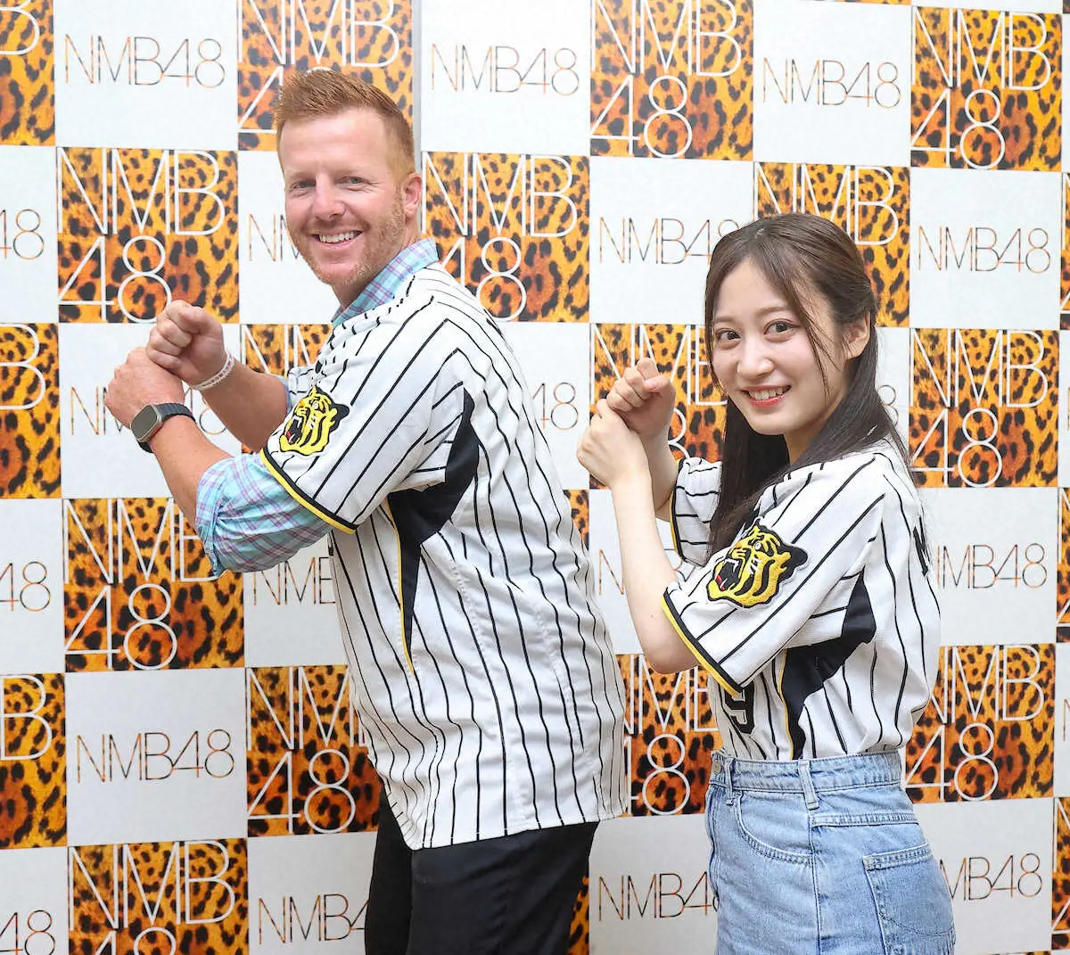 【画像・写真】【阪神アレ願う異色対談（3）】マートン氏「ヘッドね！ヘッド！」NMB48川上千尋のフォームチェック
