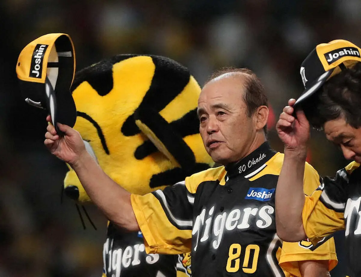 【画像・写真】【阪神・岡田監督語録】横田さんの父・真之さんに「何回か対戦したと思うよ。勝利を届けられて良かった」