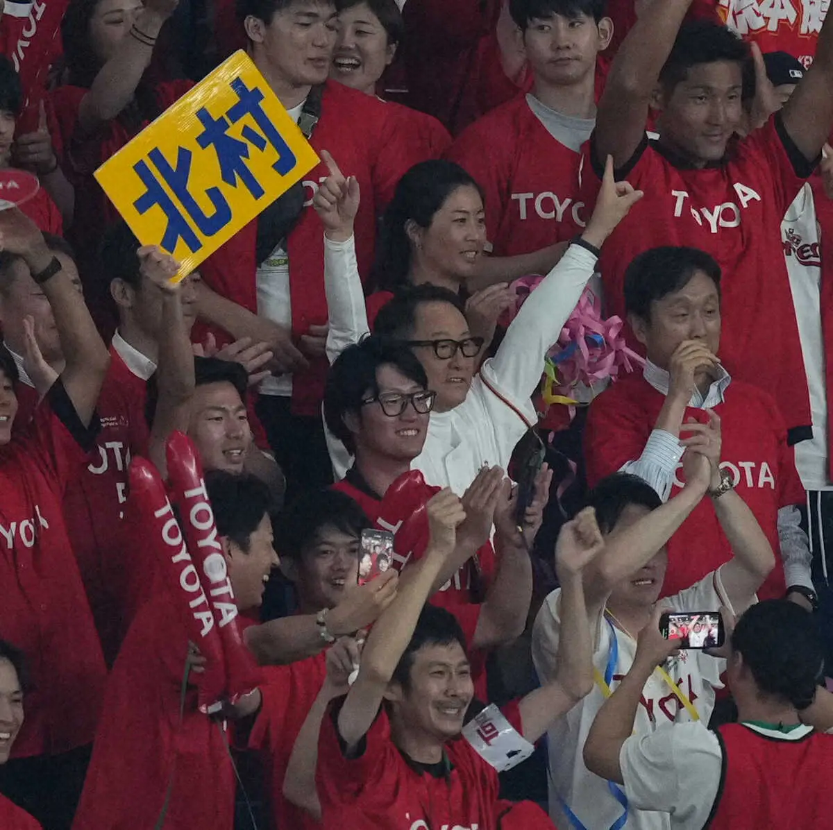 【画像・写真】トヨタ自動車V　豊田章男会長からのプレゼントは米キャンプ！？　「いいチームになったね」と満足げ