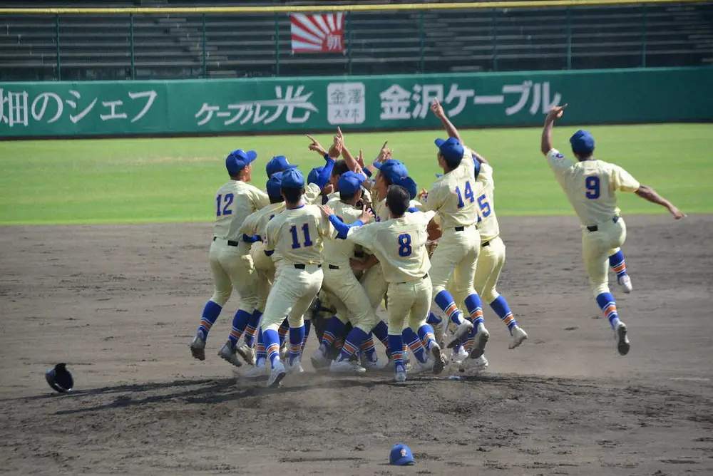 【画像・写真】星稜が2年連続22度目の甲子園切符　涙の山下監督「昨年、悔しい思いをしたので…」