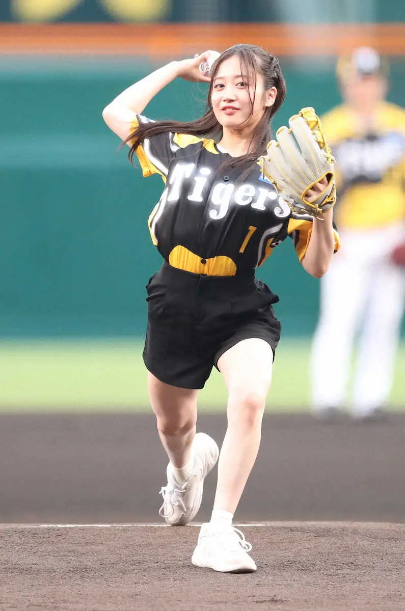 【画像・写真】NMBのエース・川上千尋が甲子園でノーバン投球「また夢が1つ叶った」特製“ARE”グラブで