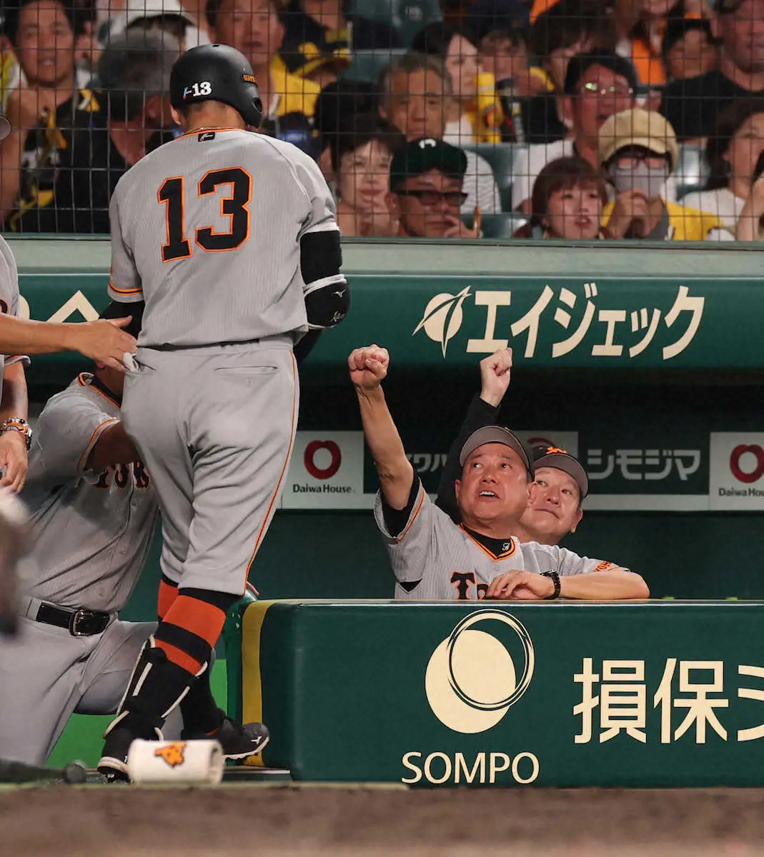【画像・写真】巨人“甲子園の悪夢”払しょくへ同点5回に11人猛攻！梶谷勝ち越し2号！中田翔＆長野＆吉川で一挙6点