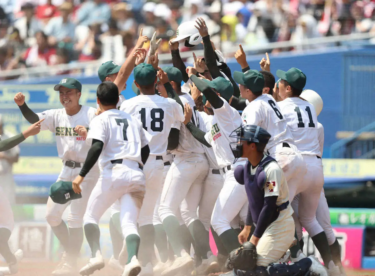 【画像・写真】専大松戸　宮尾のサヨナラ打で2年ぶり3度目の優勝　千葉37年ぶり秋＆春＆夏3季連続制覇
