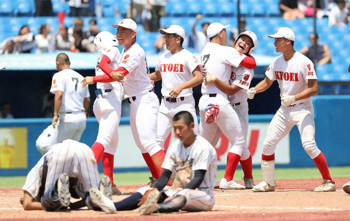 【画像・写真】共栄学園が劇的な逆転サヨナラで初の決勝進出　感涙の原田監督は「積み重ねてきたことが…」
