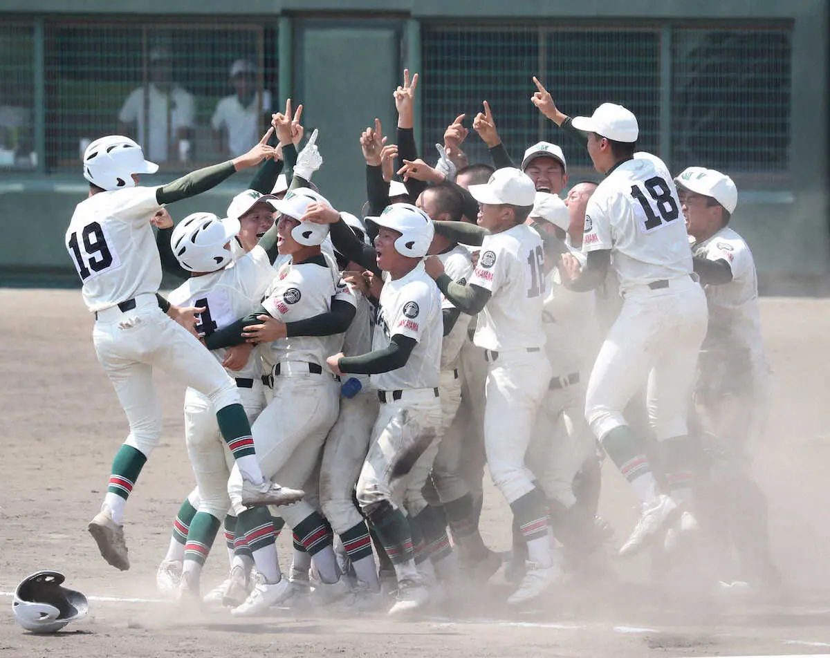 【画像・写真】市和歌山がタイブレークの延長10回に1者凡退で2球チェンジ　11回に熊本和真主将がサヨナラ打で救った