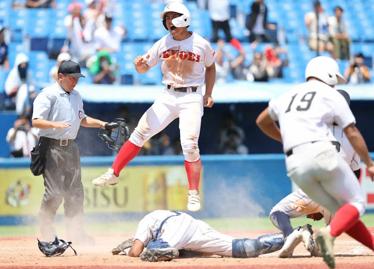 【画像・写真】共栄学園　逆転サヨナラ勝ちで初の決勝進出　斉藤「終わった」小飛球を相手野手がはじき人生初劇打