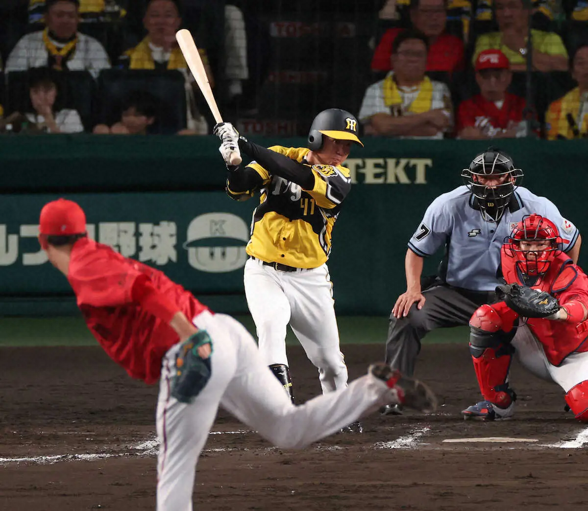 【画像・写真】【内田雅也の追球】阪神・村上「へきれき」の一打に、DH制のないセ・リーグの醍醐味が詰まっている