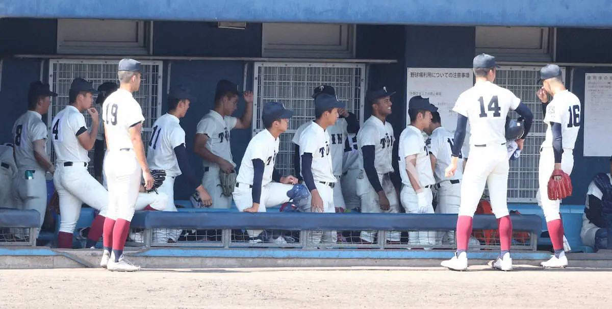 【画像・写真】大阪桐蔭　まさかの同点取り消しで球場どよめき　二塁走者ホームイン認められず　7回まで1点ビハインド