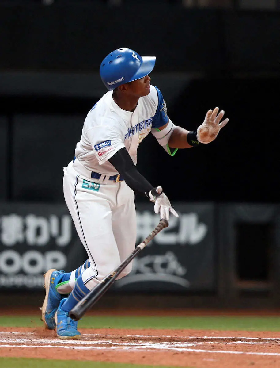 【画像・写真】日本ハム・万波　プロ初4安打「出来過ぎです。長打をもっと打てるように」