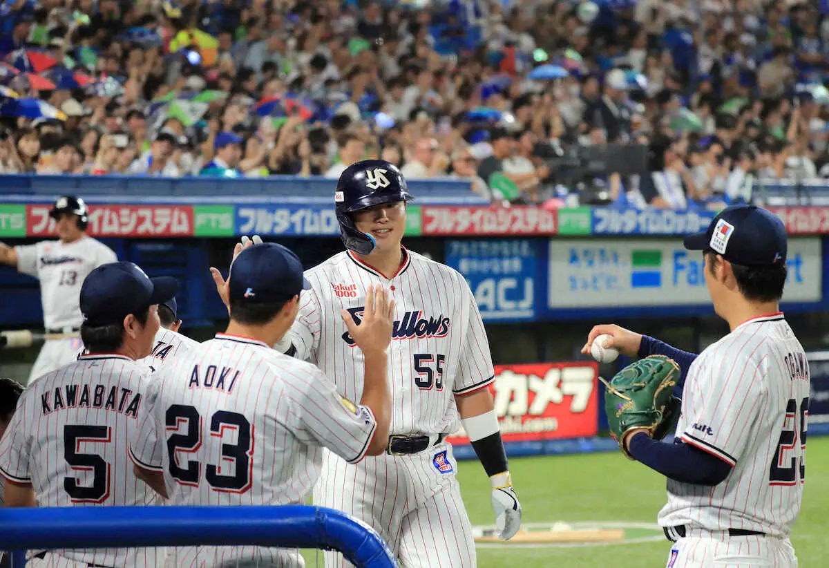 【画像・写真】隅田川花火大会に続いた!ヤクルト・村上　勝ち越し18号ソロにネット歓喜「逆方向への確信弾さすが」