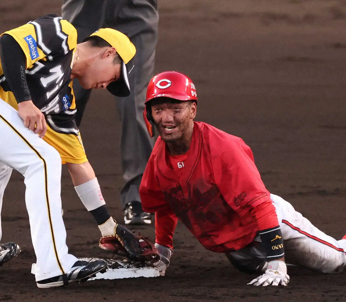 【画像・写真】広島・矢野の超絶プレー　“エリア33”で打球をつかむ守備範囲に広澤氏も仰天「天才野球小僧だね」