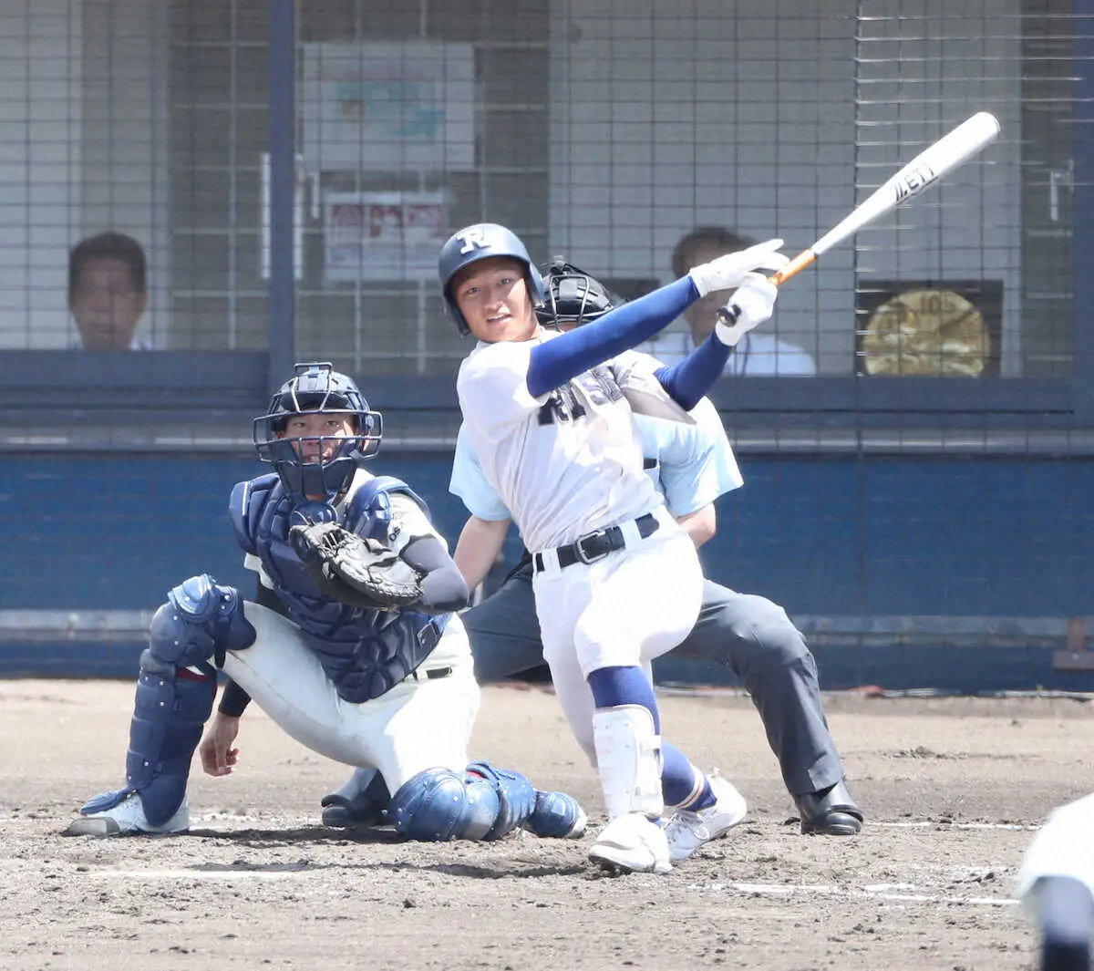 【画像・写真】履正社の背番号12・野上が2点打で貴重な追加点　大阪桐蔭に3点リードし後半へ