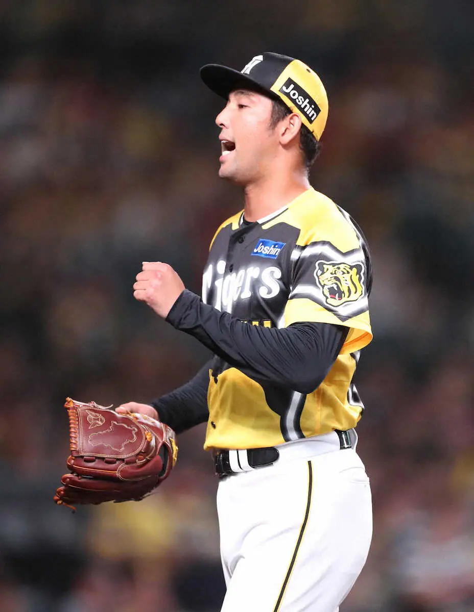 【画像・写真】＜神・広＞8回　1死二、三塁　菊池を二飛に打ち取った加治屋加治屋（撮影・成瀬　徹）