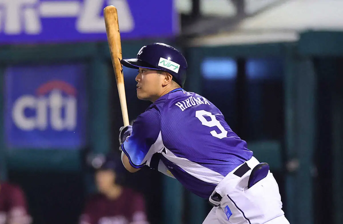 【画像・写真】7月30日楽天戦の8回、同点の2点適時打を放つ蛭間（撮影・光山　貴大）