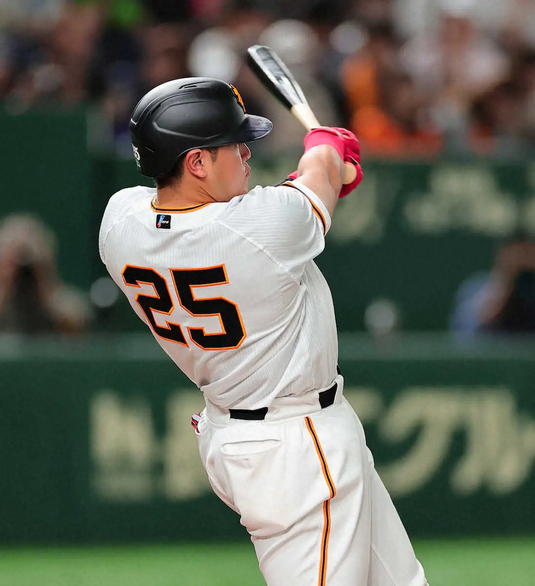 【画像・写真】巨人・岡本和真が先制25号ソロ「最高の結果」前夜から5打席3発の荒稼ぎ　村上の目の前で6本差つける