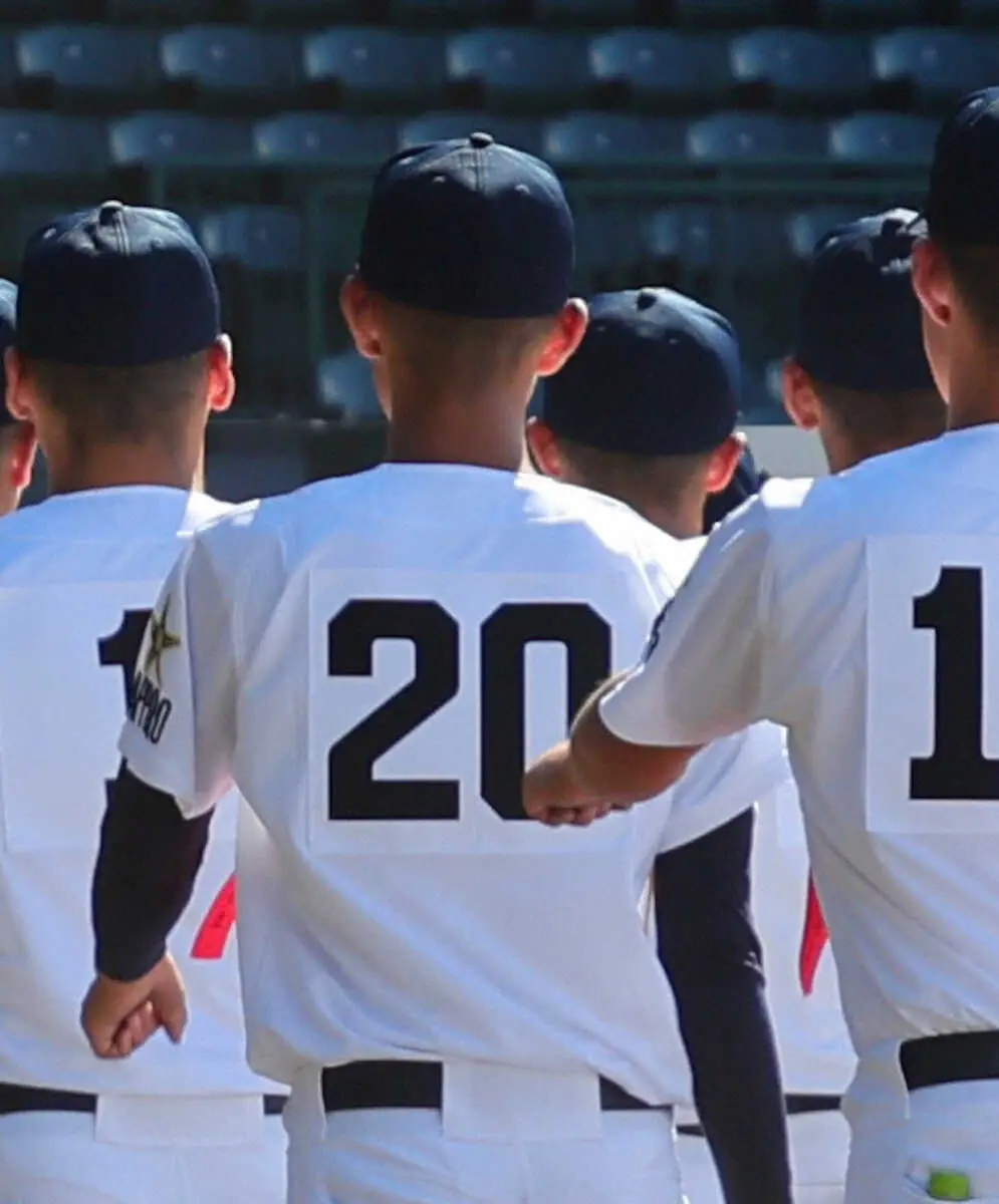 【画像・写真】史上初「背番号19、20」が甲子園の土踏む　今夏から20年ぶりベンチ入り増枠、開会式リハで全選手行進