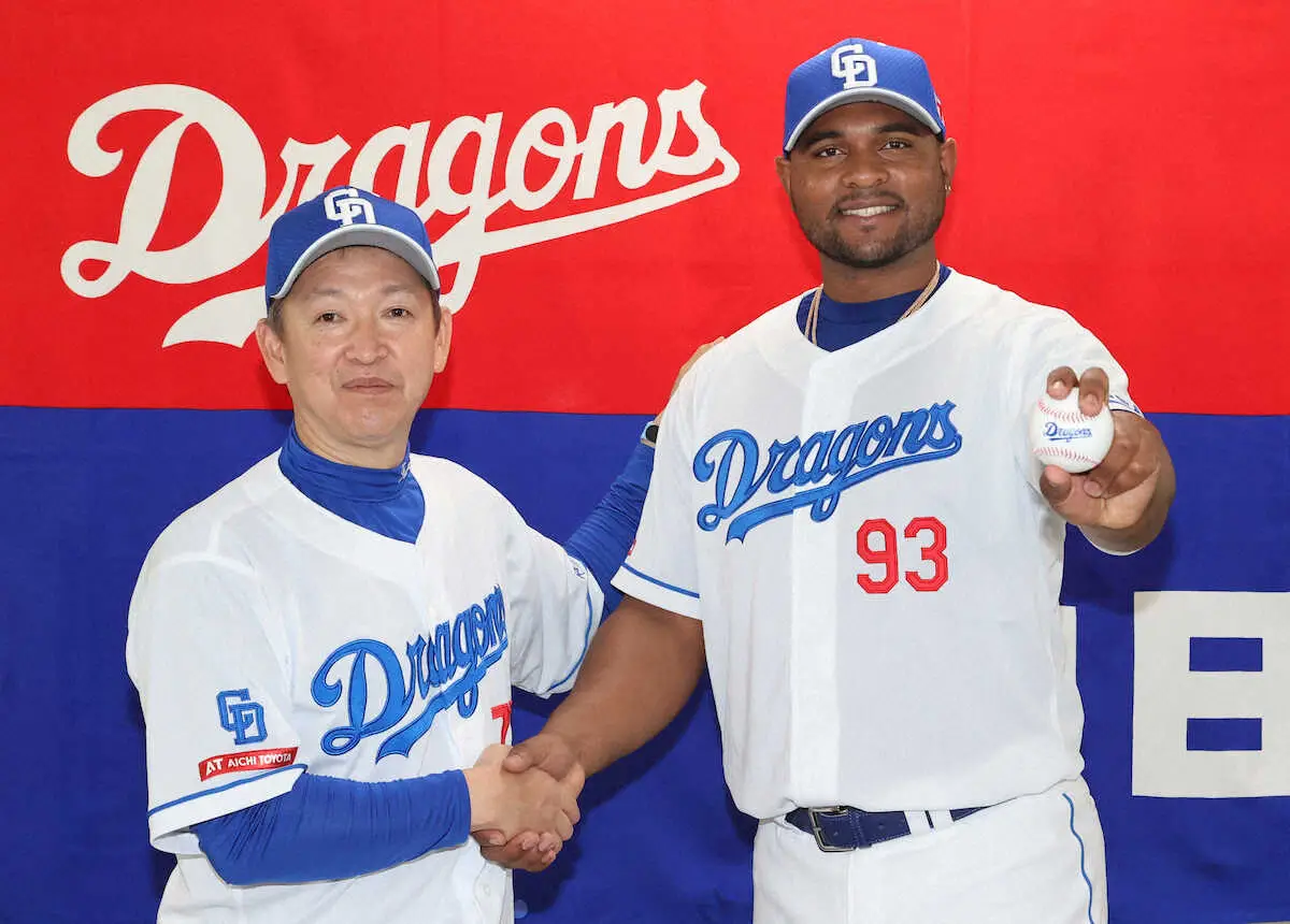 【画像・写真】中日の新助っ人右腕、マイケル・フェリスが入団会見　「オオタニから三振を取ったよ」と豪語