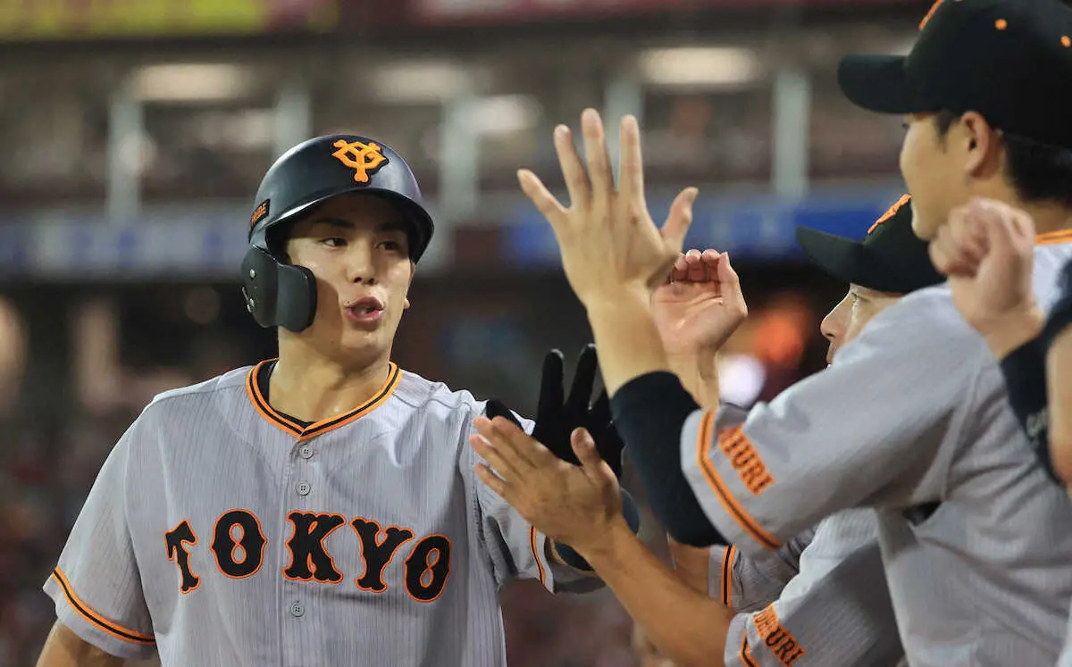 【画像・写真】吉川尚輝がフェンス直撃二塁打　巨人が1点返す　広島左腕・玉村に5回2死まで完全許すも…
