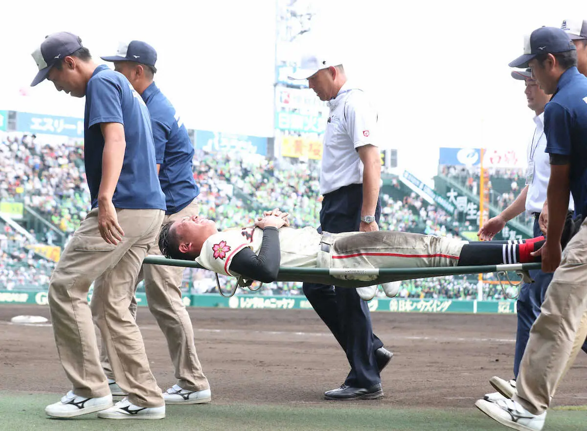 【画像・写真】【甲子園】土浦日大の4番・香取蒼太　足を痛めて途中交代、暑さが影響か