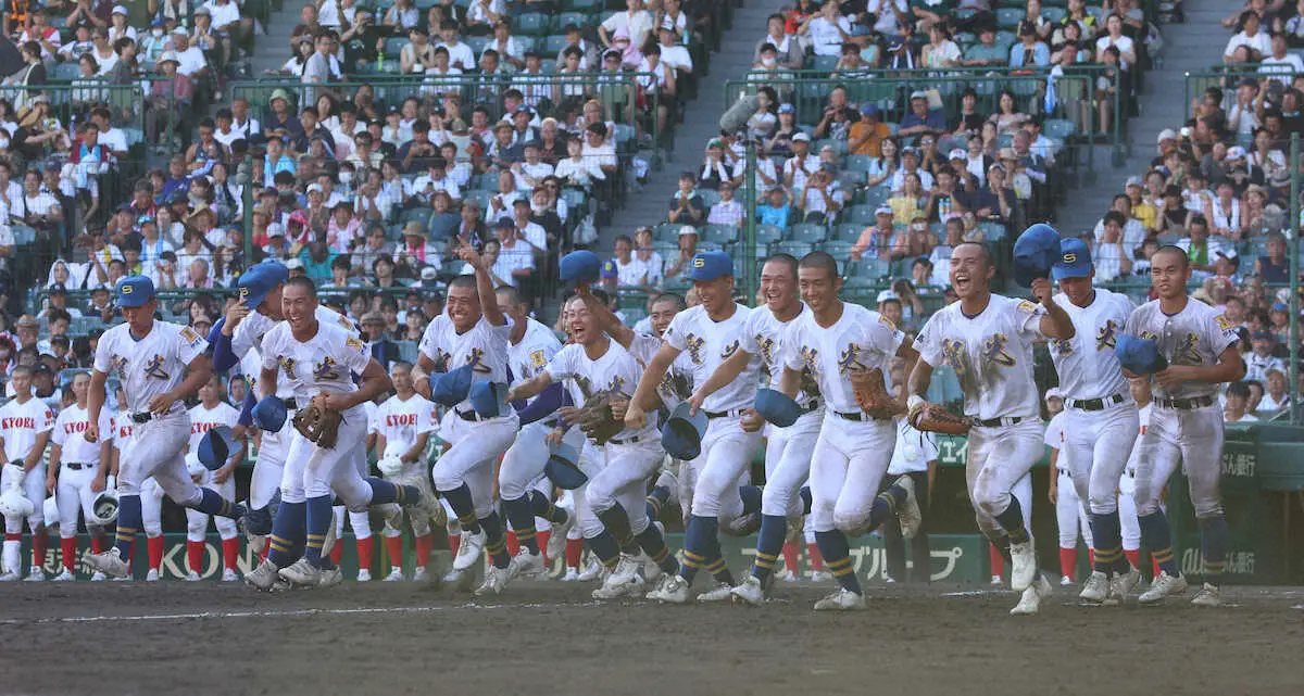 【画像・写真】【甲子園】聖光学院・斉藤監督「スクイズが決まって流れが来た」緊急降板の先発・小室は「上出来」