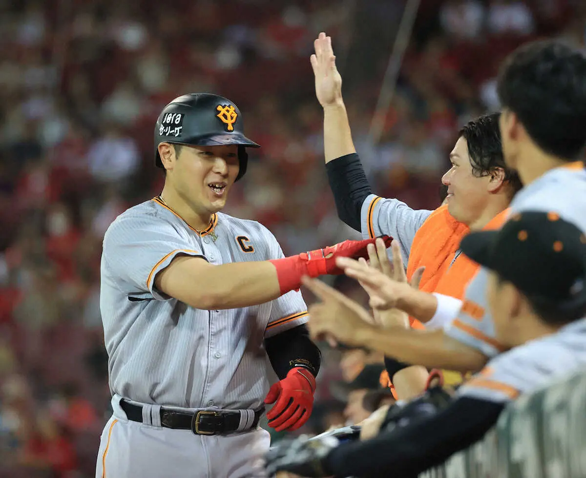 【画像・写真】巨人43日ぶり3位浮上！岡本和が自身初3発で6年連続30号、中田翔平成生まれ初の300号　5発13点