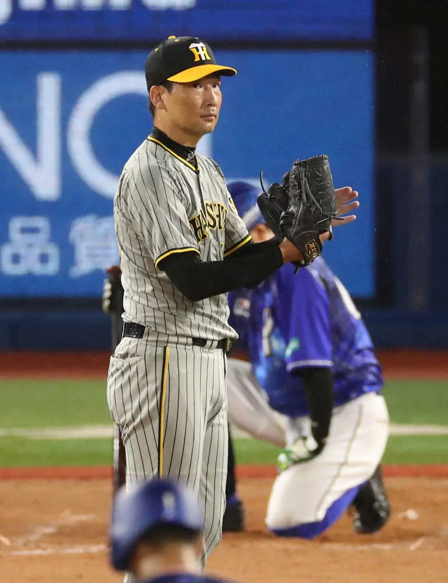 【画像・写真】＜D・神＞　9回2死一塁、関根を捕邪飛に打ち取った岩崎　（撮影・須田　麻祐子）　