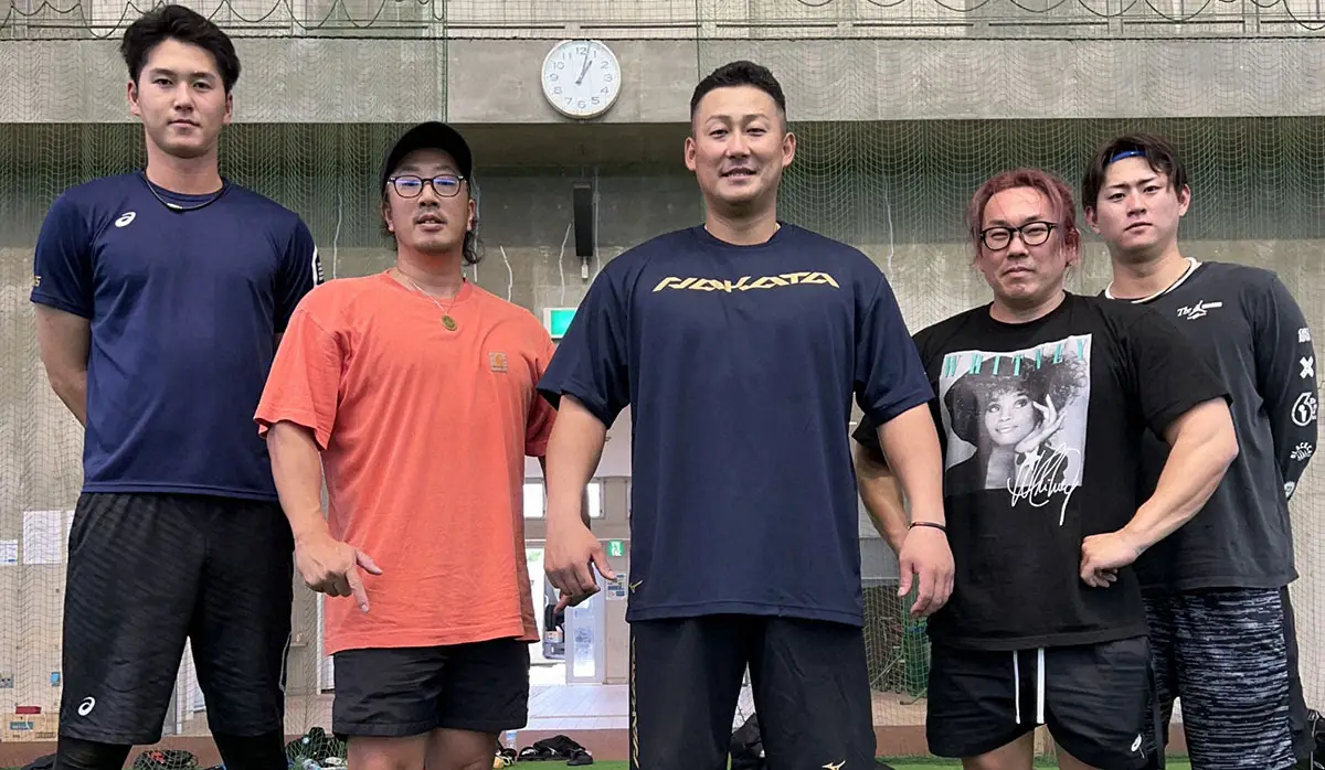 【画像・写真】巨人中田翔の通算300本塁打を専属トレーナーの「鬼教官」こと秀島正芳氏が祝福