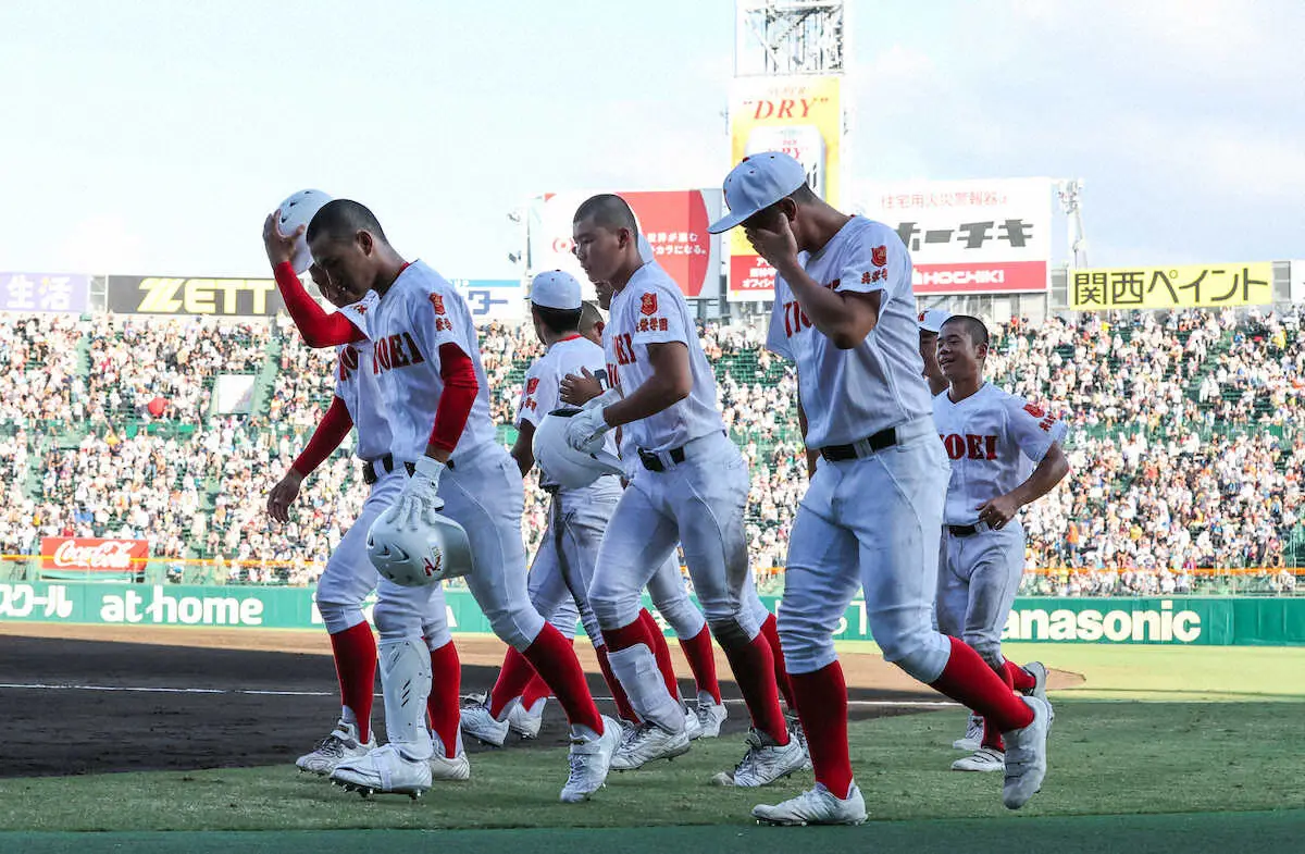 【画像・写真】共栄学園　粘りも及ばず初戦敗退も…笑顔で初聖地に別れ　横田主将「目標は達成できた」