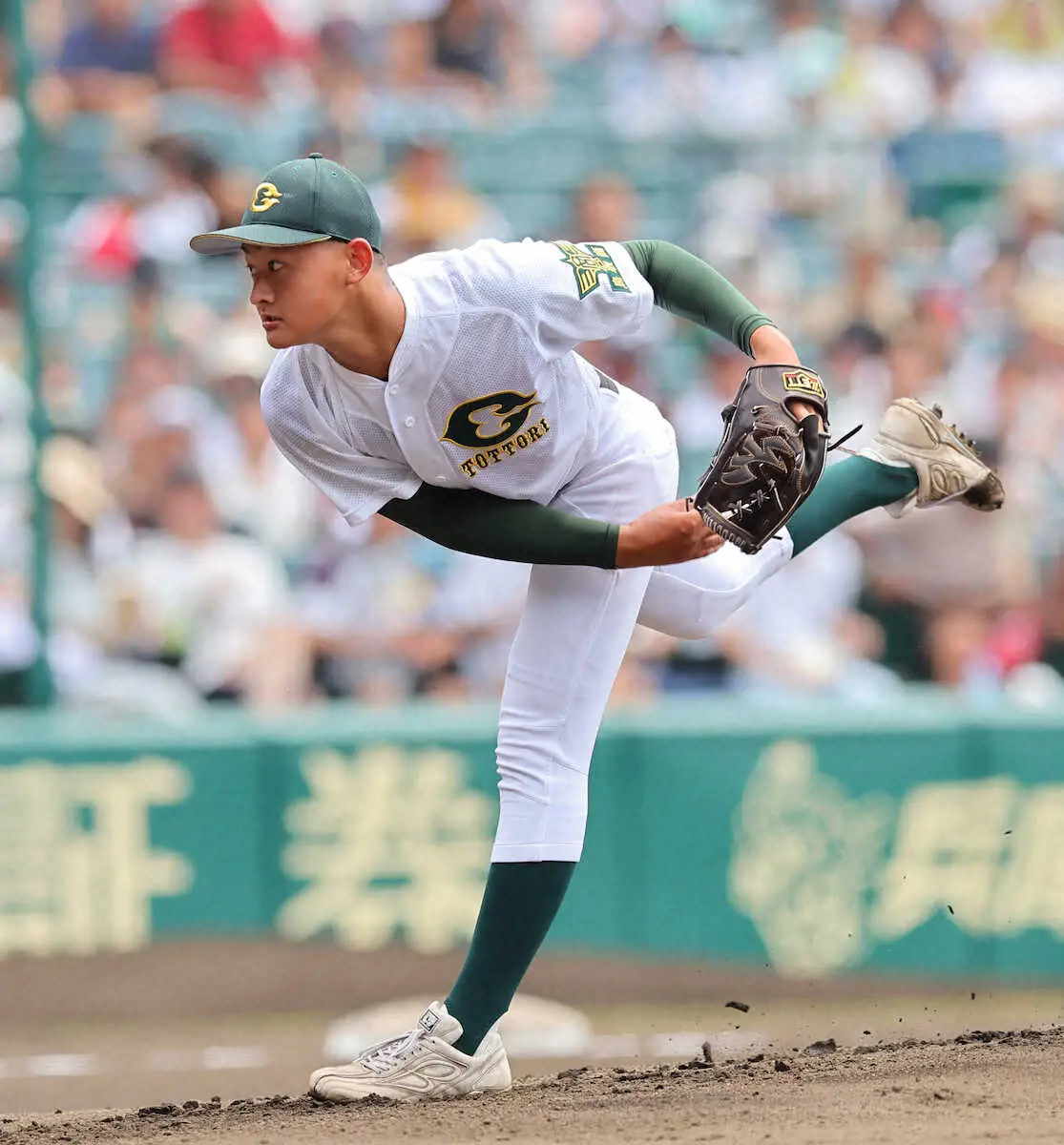 【画像・写真】【甲子園】鳥取商　好機にバント失敗、あと1本が出ずに悔し涙、聖地初勝利ならず