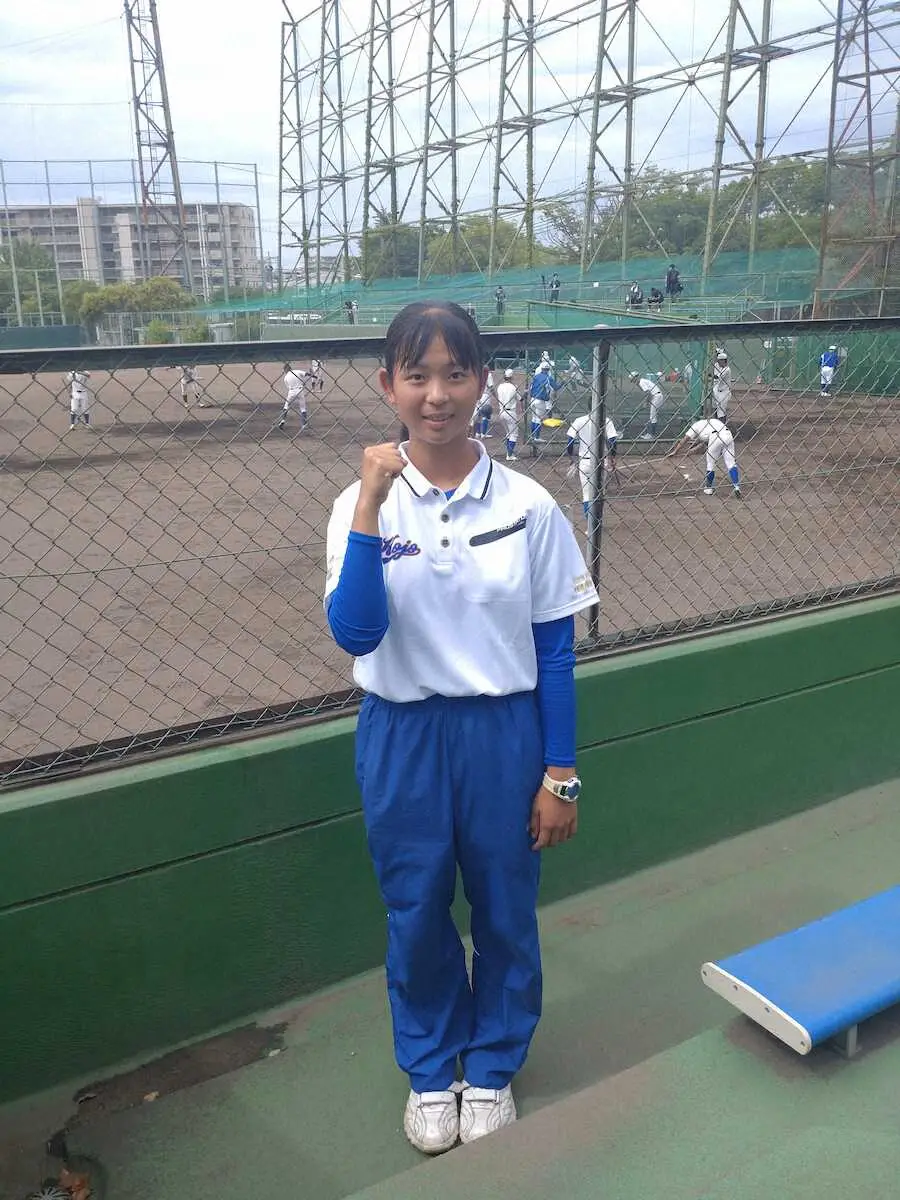 【画像・写真】【甲子園】8日の花巻東戦で宇部鴻城の岡野マネジャーが試合前ノック参加　夏の大会初「少し緊張」