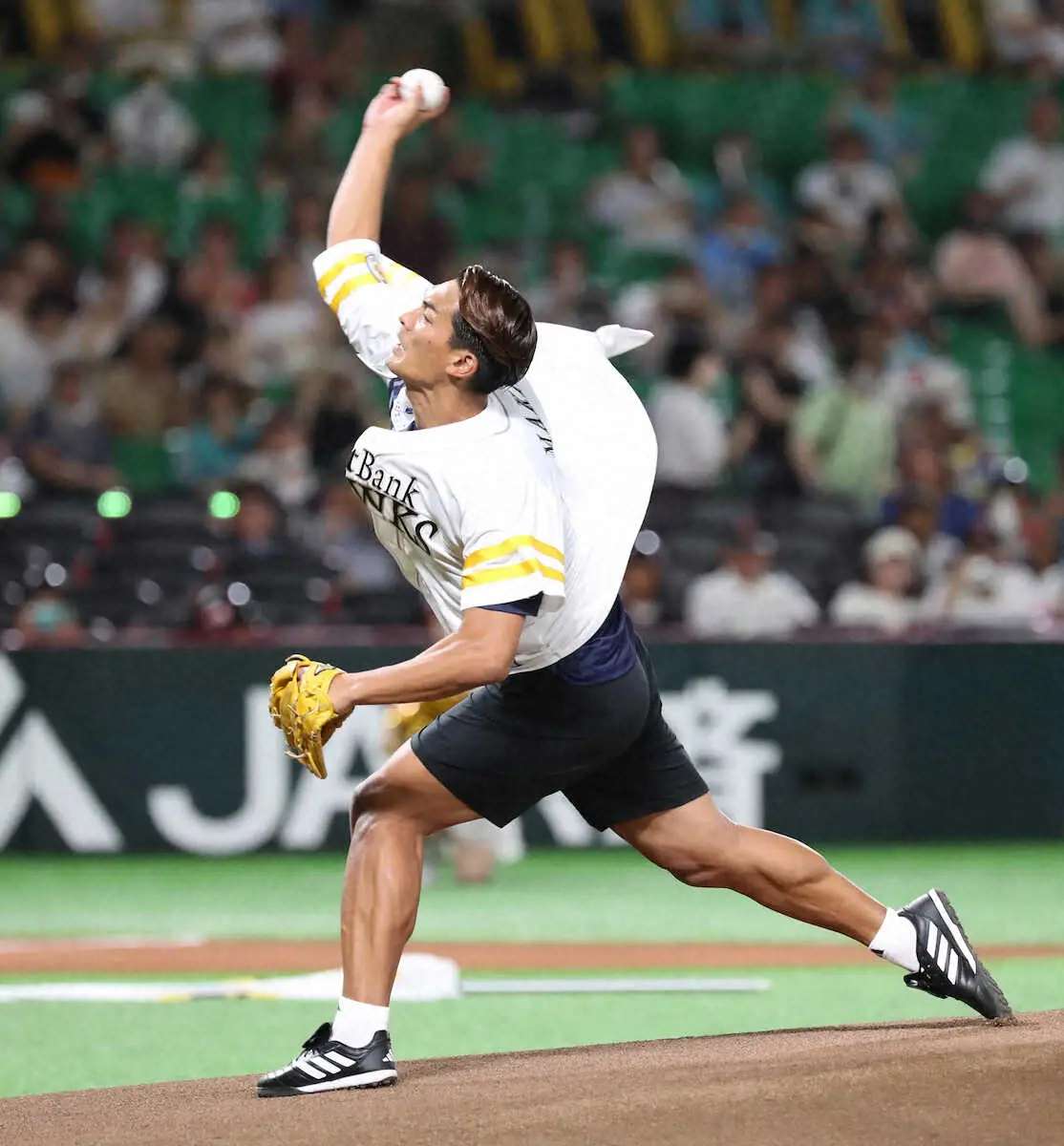 【画像・写真】槙野智章氏が人生初の始球式　ギータ先生たちゴメン…現役時よりも「悔しい」ワンバン108キロ