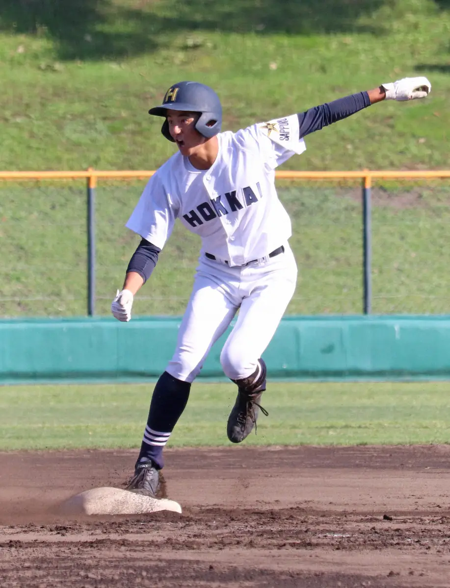 【画像・写真】【甲子園】父が元巨人外野手の北海・堀田晄大　4回に代打出場