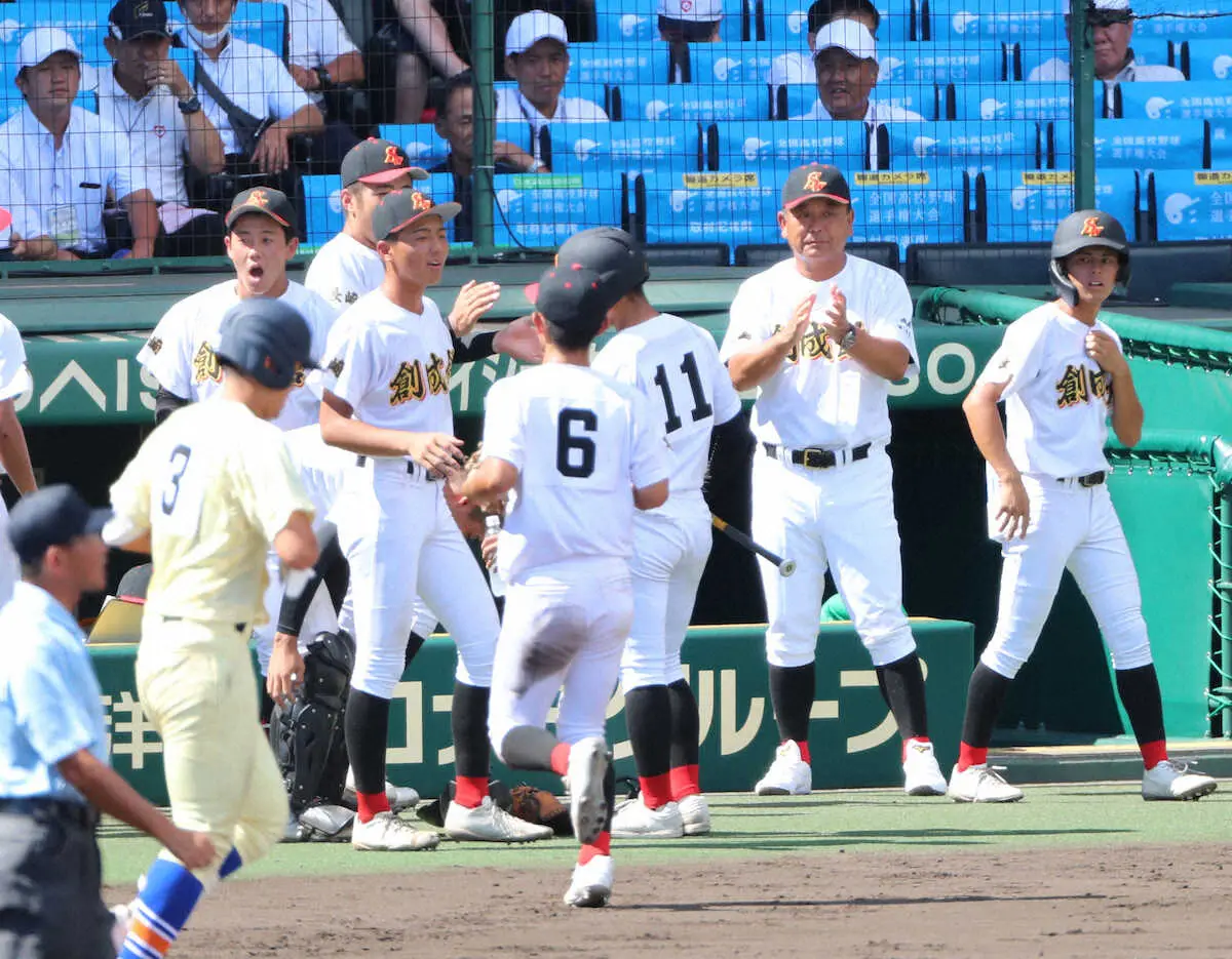 【画像・写真】創成館・稙田監督の采配ピシャリ！「2ナッシングまで待て」→8四球選んで強豪・星稜撃破