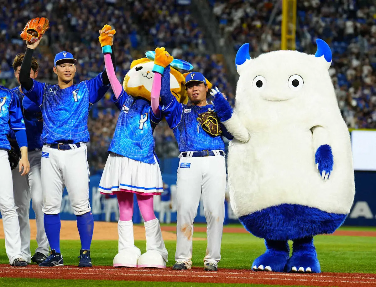 【画像・写真】DeNA・浜口「野手の皆さんに感謝」　2年ぶり完投での今季初勝利に笑顔「大声援に勇気をもらった」