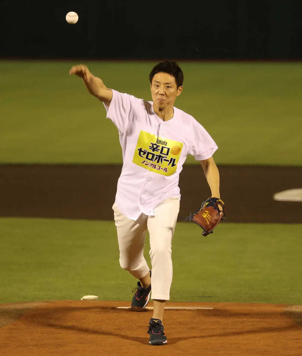 【画像・写真】松岡修造氏　熱い始球式！1時間45分開始遅れもファンに感謝　ワンバンも「自分らしい」