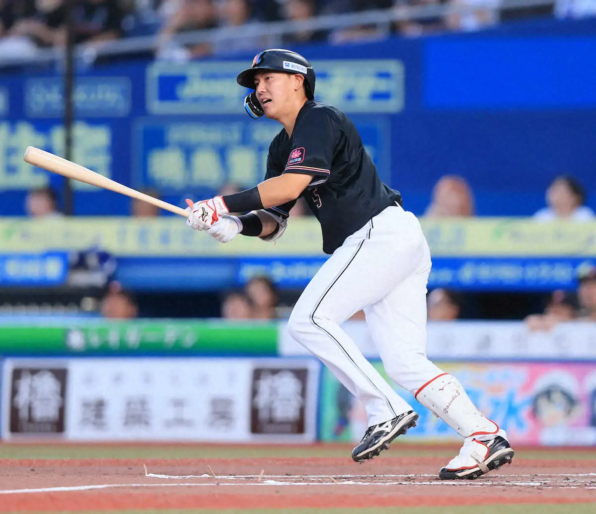 【画像・写真】ロッテ・安田が幸運な先制打　高々と上がった飛球が遊撃・源田と左翼・ペイトンの間にポトリ