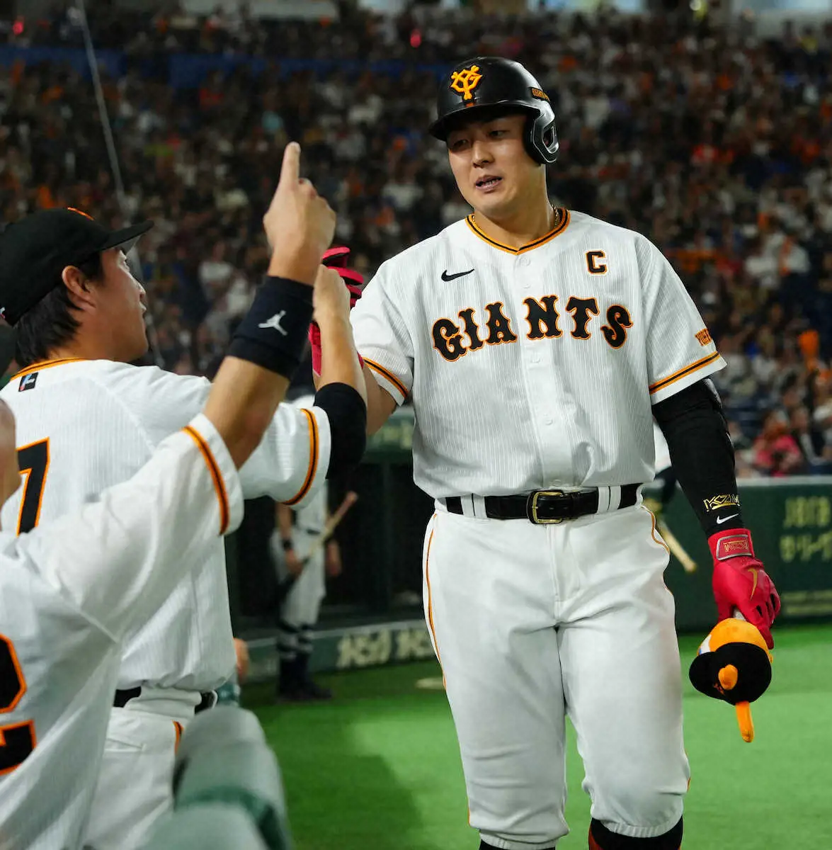 【画像・写真】どこまで飛んだ？巨人・岡本和真が11戦10発目となる超特大32号ソロ　月間10本塁打で自己最多更新