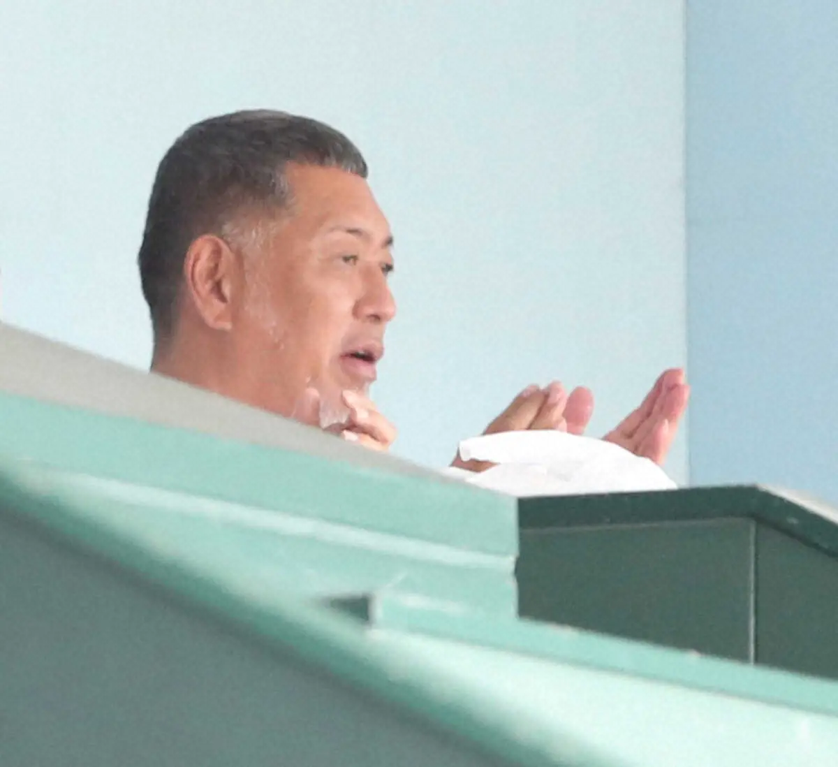 【画像・写真】【甲子園】清原和博氏が3回戦も観戦　慶応の延長勝利に拍手　次男・勝児は出番なし