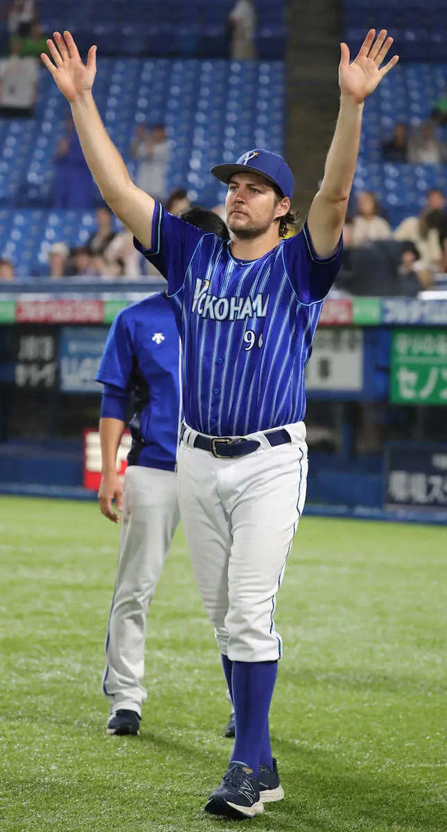 【画像・写真】DeNA・バウアー　オフに福島県来訪　日本の歴史学び自身で進化