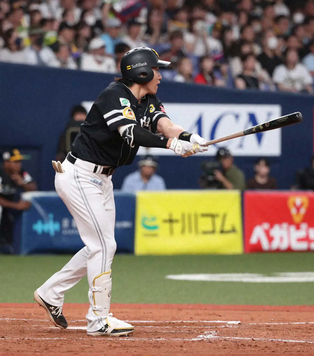 【画像・写真】えっ!?ソフトバンク・柳田がバント!?　10年ぶり送りバント試みるも失敗　藤本監督も球場もビックリ