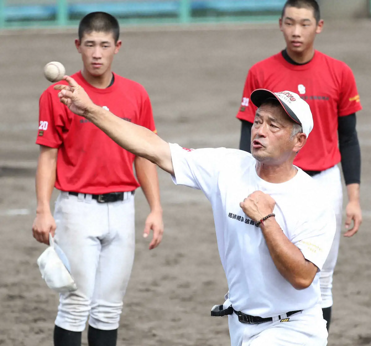 【画像・写真】【甲子園】おかやま山陽・堤監督　著書の印税収入でジンバブエに球場建設予定　野球普及に活用