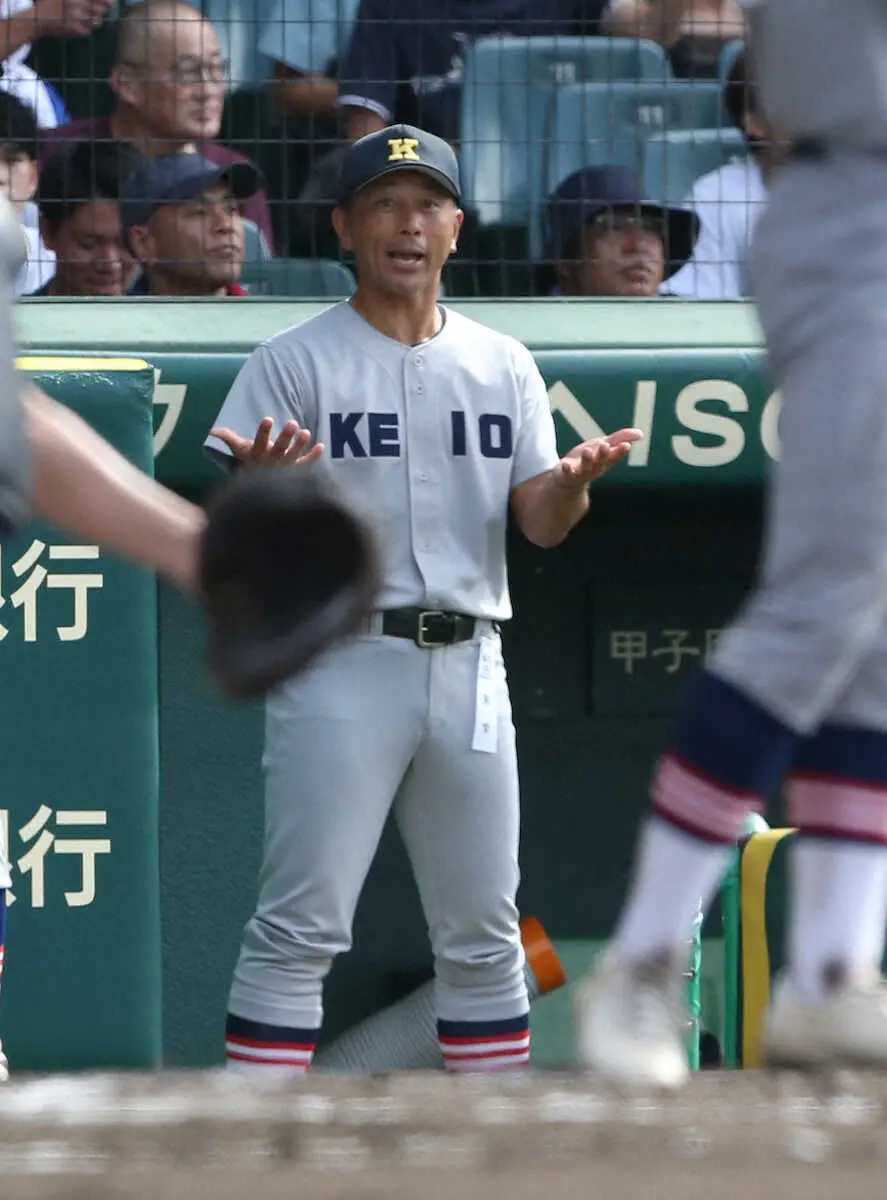 【画像・写真】【甲子園】慶応・森林監督　2点追うクーリングタイム「第1試合は完敗。第2試合を頑張ろう」で逆転