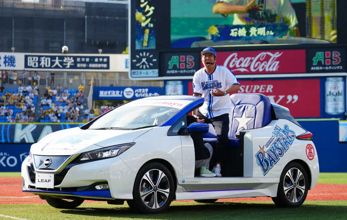 【画像・写真】DeNA、石橋貴明が「漢気じゃんけんin横浜漢祭」を開催！勝者の山崎が応援フラッグ300万円を購入！