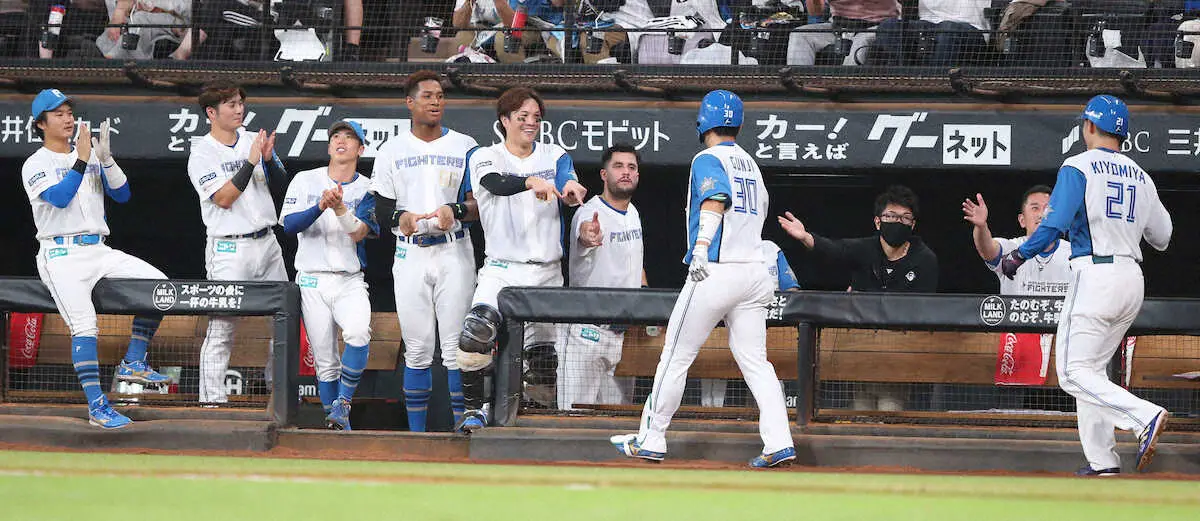 【画像・写真】仙台育英→慶大の日本ハム・郡司が2号2ラン！あす甲子園決勝前にエールの一発