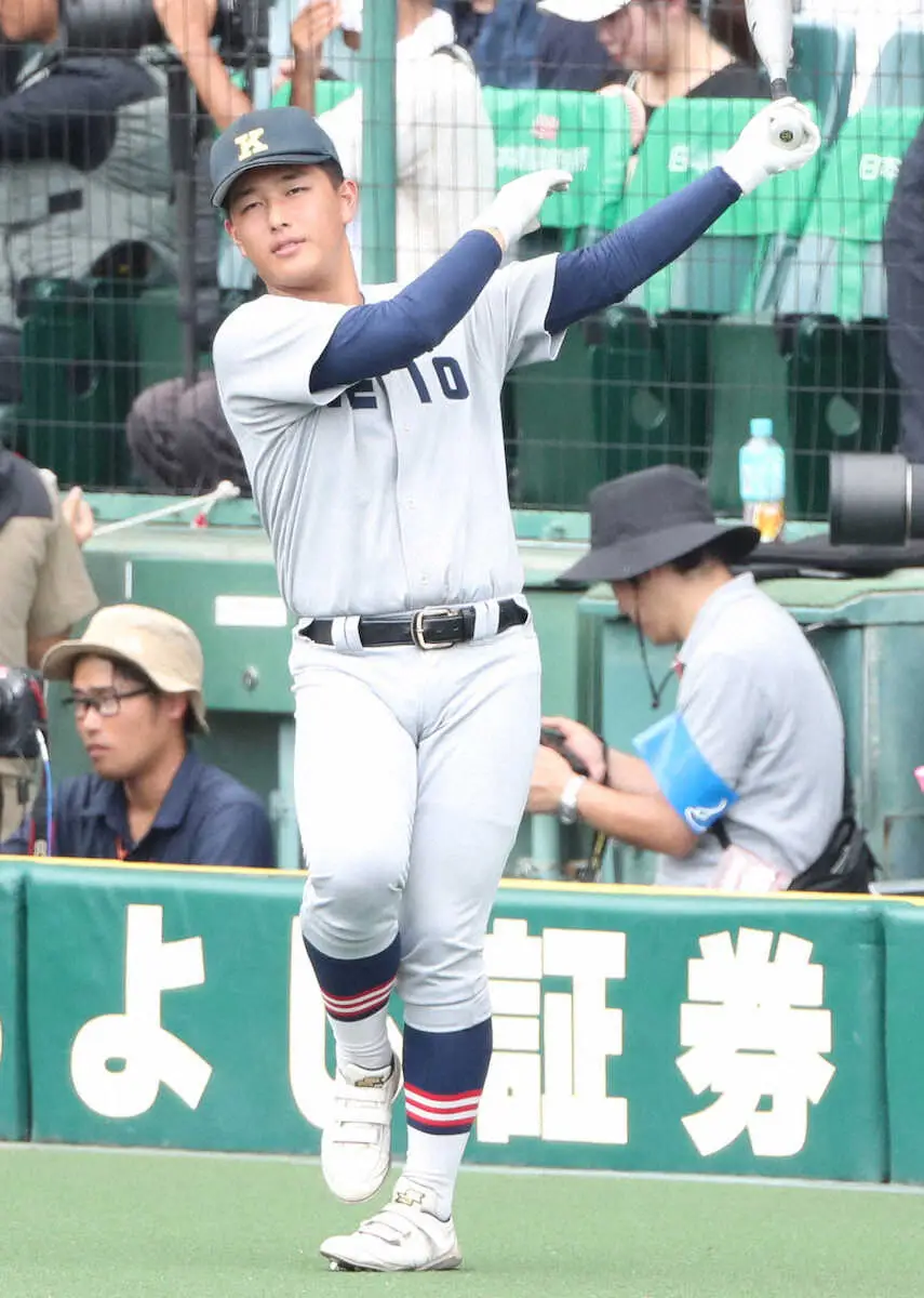 【画像・写真】【甲子園】慶応・清原勝児が9回に代打で四球選び今大会初出塁　「代打・清原くん」聖地のボルテージ最高潮