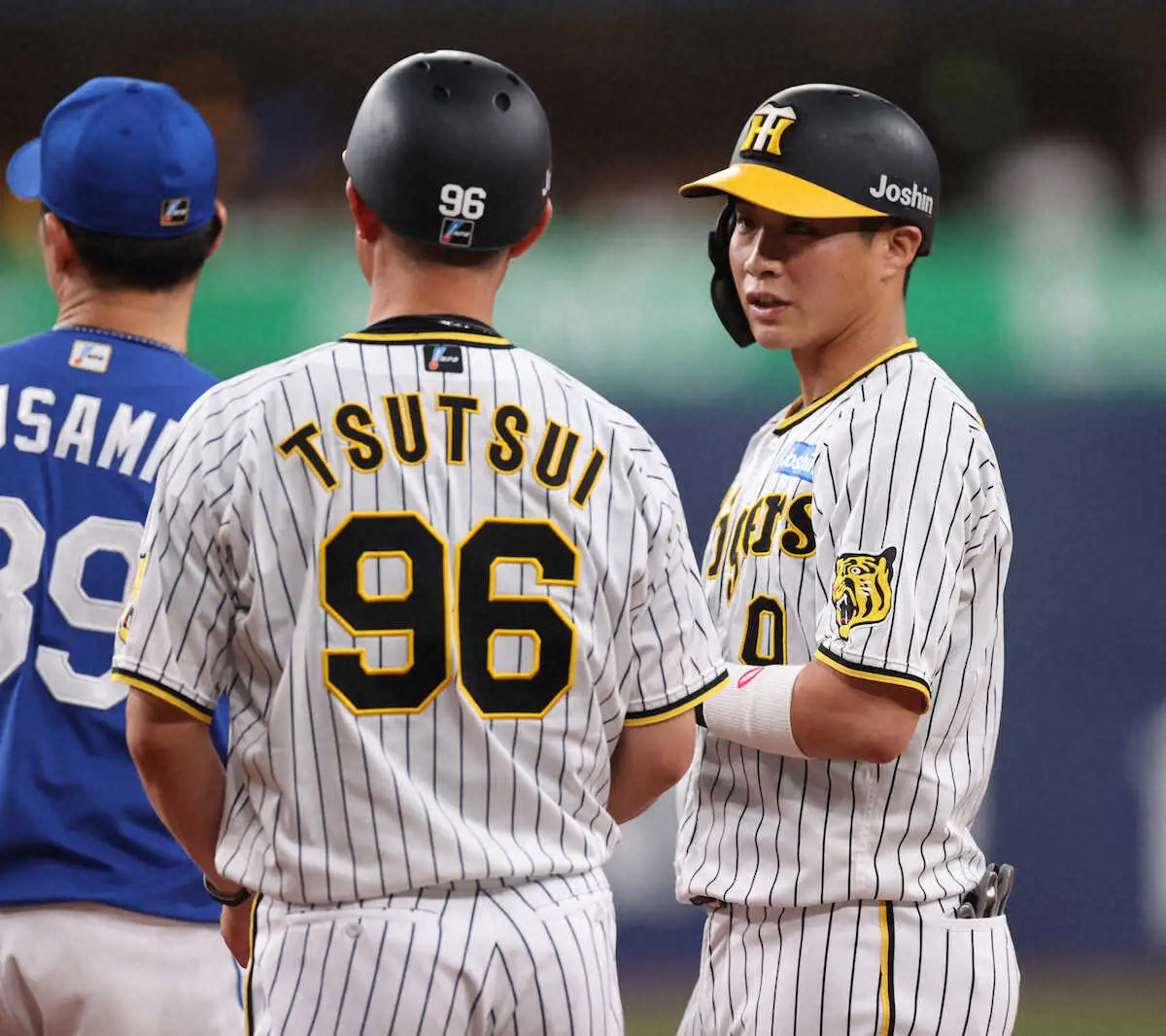 【画像・写真】阪神―中日　“誤審”のまま試合続行　捕球した中日・岡林も阪神・岡田監督も首をかしげた