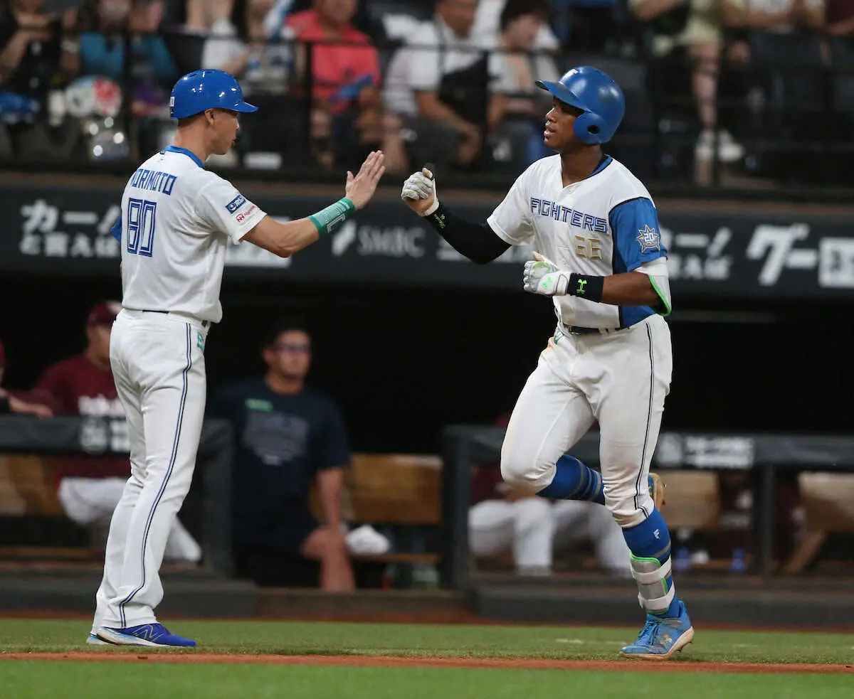 【画像・写真】万波が初の20号到達!日本ハムでは中田翔以来3季ぶり　トップ浅村に1本差でネット「本塁打王狙える」