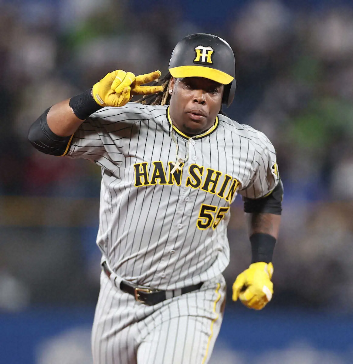 【画像・写真】試合以上に気になる阪神・ミエちゃんのペンダント　SNSで虎党の話題“独占”「なにあれ　プリキュア？」