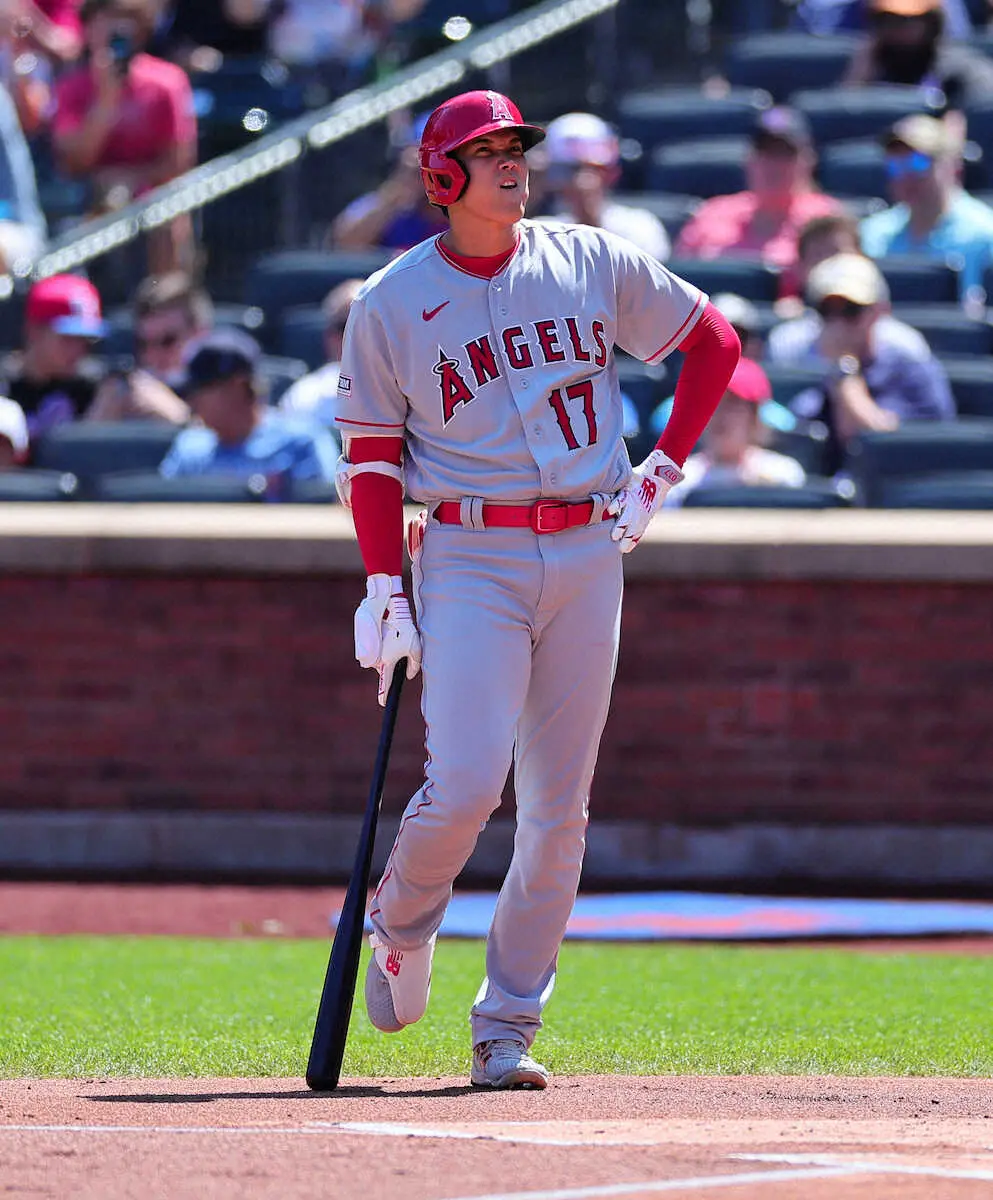 【画像・写真】＜メッツ・エンゼルス＞初回、自打球に苦悶（くもん）の表情を浮かべる大谷（撮影・光山　貴大）