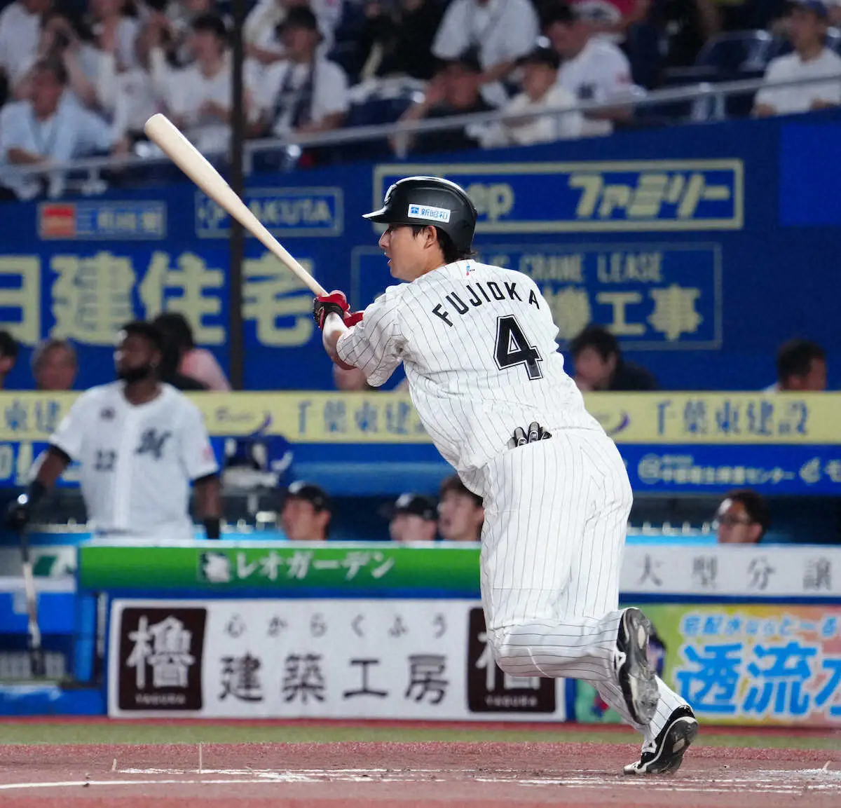 【画像・写真】ロッテ・藤岡　日本ハム・マーベルから千金満塁一掃打「小島のためにも何とか1点をと思っていた」